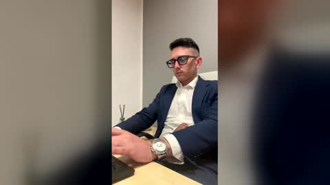 Snapshot of masterboss_fl chatting on April 13, 11:48 am Master Boss online show from April 13, 11:48 am