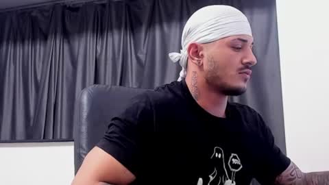 Snapshot of masterchris12 chatting on December 14, 10:39 pm masterchris12 online show from December 14, 10:39 pm