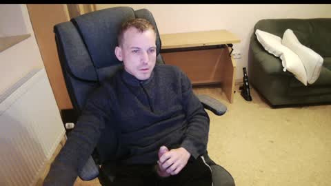 Snapshot of masterkno chatting on December 22, 6:17 am Tom online show from December 22, 6:17 am