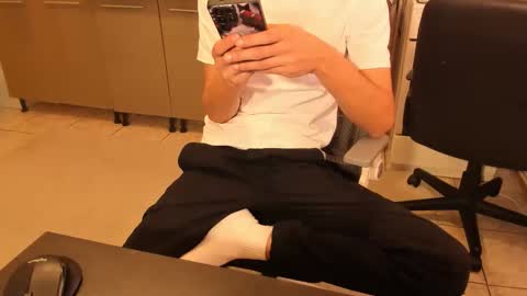 Snapshot of mastermiko chatting on December 16, 7:02 am Silly Rabbit online show from December 16, 7:02 am