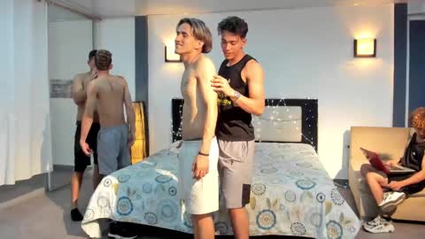 Team Cris Darwin- Fernando- Stiven- David online show from February 24, 7:41 pm