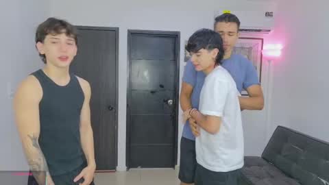 Snapshot of masters_sexx chatting on June 9, 11:11 am Team Cris Darwin- Fernando- Stiven- David online show from June 9, 11:11 am