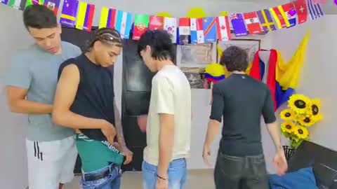 Snapshot of masters_sexx chatting on July 5, 11:17 am Team Cris Darwin- Fernando- Stiven- David online show from July 5, 11:17 am