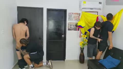 Snapshot of masters_sexx chatting on July 13, 11:13 am Team Cris Darwin- Fernando- Stiven- David online show from July 13, 11:13 am