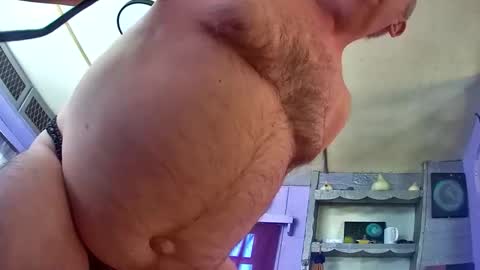 Snapshot of masterswitchfred chatting on April 8, 11:21 am masterswitchfred online show from April 8, 11:21 am