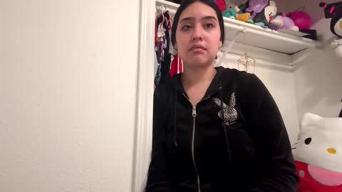 Snapshot of masturbatingmariamiller chatting on December 18, 10:27 pm masturbatingmariamiller online show from December 18, 10:27 pm