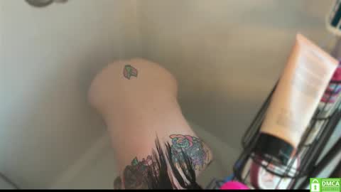 Snapshot of matchingtracksuits chatting on March 4, 2:42 pm Jer and Kel online show from March 4, 2:42 pm