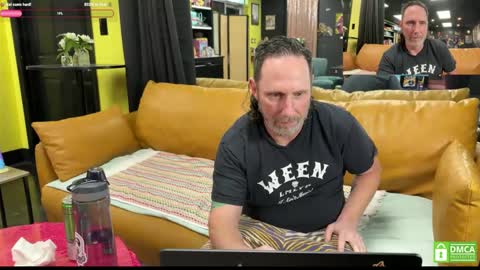 Snapshot of matchingtracksuits chatting on March 4, 5:45 pm Jer and Kel online show from March 4, 5:45 pm