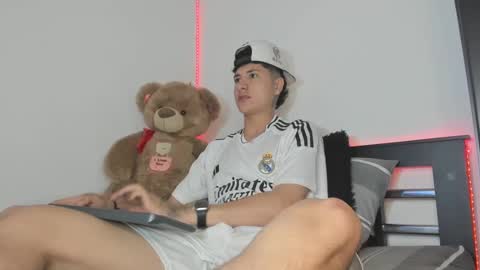 mateo_escobar online show from November 3, 5:03 pm