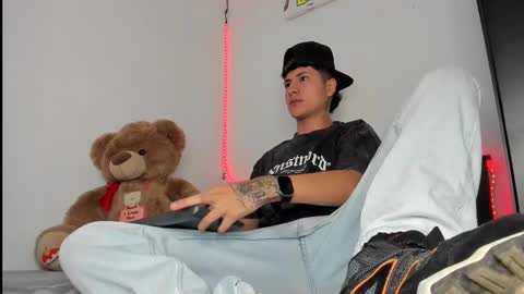 mateo_escobar online show from November 9, 1:42 pm