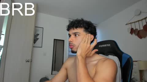 Snapshot of mateoleone chatting on March 3, 6:12 pm Matt online show from March 3, 6:12 pm