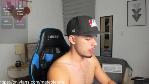 Snapshot of mateoleone chatting on October 25, 11:54 pm Matt online show from October 25, 11:54 pm