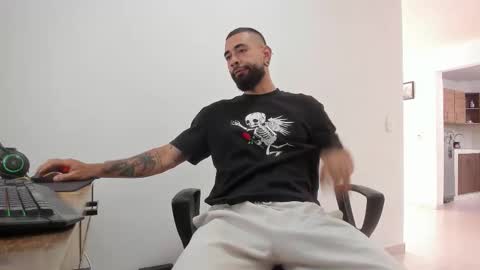 Matheus     online show from November 30, 8:35 pm