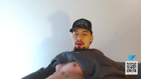 STRURIBE ON INSTAGRAM online show from December 17, 3:51 pm