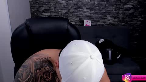 Mathew Independent model online show from January 29, 7:11 pm