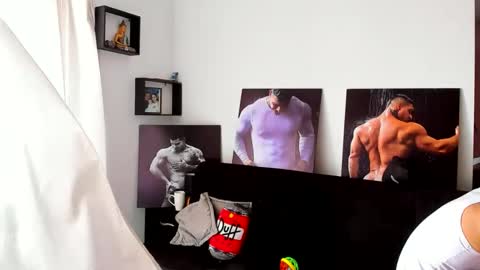 Snapshot of mathews_roses chatting on December 4, 2:59 pm Marck Mathews online show from December 4, 2:59 pm