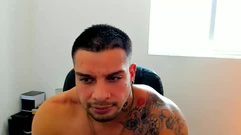 Snapshot of mathews_roses chatting on December 16, 3:39 pm Marck Mathews online show from December 16, 3:39 pm