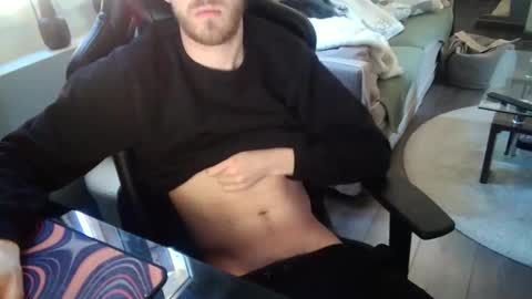 Snapshot of matt1q237916 chatting on April 15, 3:19 pm matt1q237916 online show from April 15, 3:19 pm