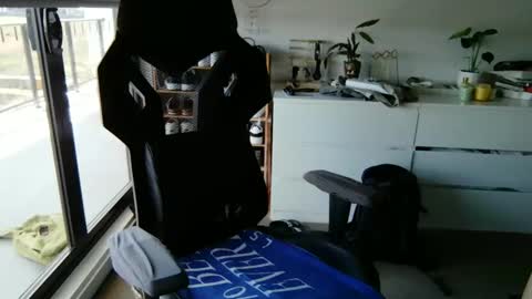 Snapshot of matt89aus chatting on December 27, 2:58 am MRD online show from December 27, 2:58 am