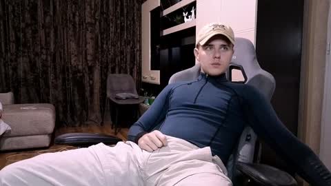 Snapshot of matt_aniston chatting on February 9, 4:04 am Matt online show from February 9, 4:04 am