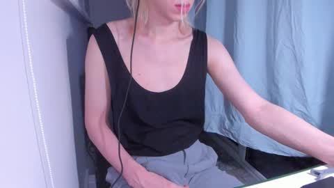 Snapshot of matt_spark chatting on February 25, 12:25 am Matt online show from February 25, 12:25 am