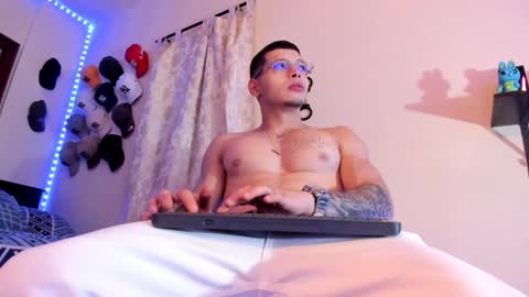Snapshot of matt_your_master_ chatting on October 12, 12:20 am Matt online show from October 12, 12:20 am