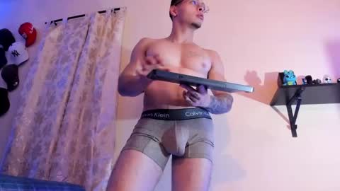 Snapshot of matt_your_master_ chatting on October 17, 12:14 am Matt online show from October 17, 12:14 am