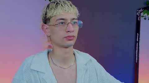 mattias     online show from December 4, 4:11 am