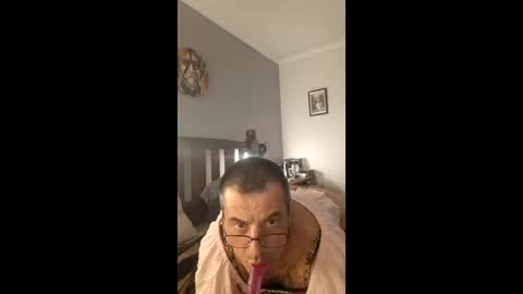 Snapshot of mattyemuegg chatting on April 8, 3:23 pm mattyemuegg online show from April 8, 3:23 pm