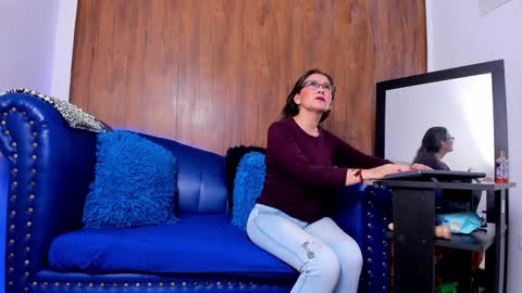 Snapshot of mature_beautiful chatting on January 15, 12:25 pm Lucy online show from January 15, 12:25 pm