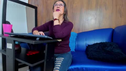 Snapshot of mature_beautiful chatting on February 18, 12:28 pm Lucy online show from February 18, 12:28 pm