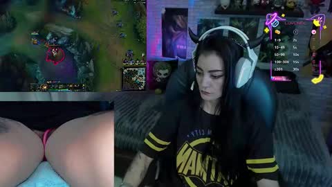 Snapshot of mature_gamer chatting on February 9, 2:32 pm Nath online show from February 9, 2:32 pm