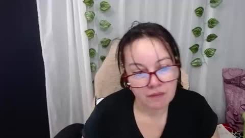 Snapshot of mature_wolf chatting on December 4, 2:04 pm Sonia online show from December 4, 2:04 pm