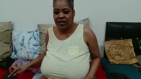Snapshot of maturedbootyqueen chatting on April 20, 7:37 pm QUEEN online show from April 20, 7:37 pm