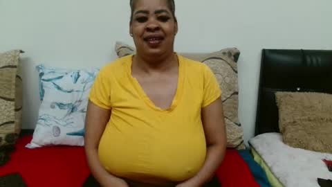 Snapshot of maturedbootyqueen chatting on May 5, 11:18 am QUEEN online show from May 5, 11:18 am