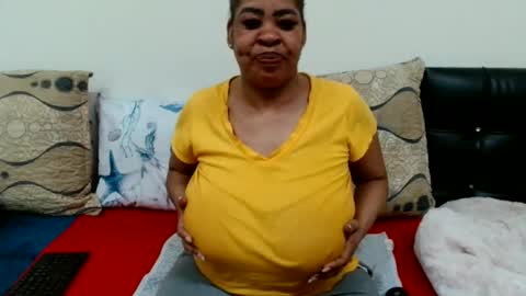 Snapshot of maturedbootyqueen chatting on May 12, 12:02 pm QUEEN online show from May 12, 12:02 pm