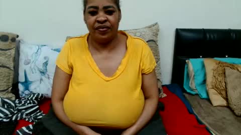 Snapshot of maturedbootyqueen chatting on May 13, 12:08 am QUEEN online show from May 13, 12:08 am