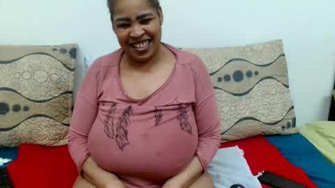 Snapshot of maturedbootyqueen chatting on May 18, 9:09 pm QUEEN online show from May 18, 9:09 pm