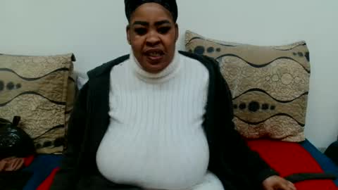 Snapshot of maturedbootyqueen chatting on June 7, 8:01 pm QUEEN online show from June 7, 8:01 pm