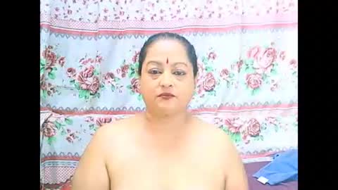 Snapshot of matureindian654u chatting on April 6, 10:16 am matureindian654u online show from April 6, 10:16 am