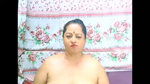 Snapshot of matureindian654u chatting on April 8, 9:26 pm matureindian654u online show from April 8, 9:26 pm