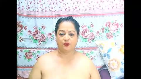 Snapshot of matureindian654u chatting on April 11, 8:13 pm matureindian654u online show from April 11, 8:13 pm