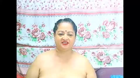 Snapshot of matureindian654u chatting on April 15, 10:10 pm matureindian654u online show from April 15, 10:10 pm