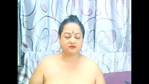 Snapshot of matureindian654u chatting on April 23, 10:47 am matureindian654u online show from April 23, 10:47 am