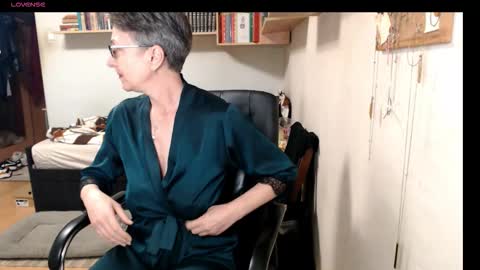 maturekate online show from October 4, 7:17 am