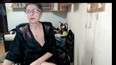 maturekate online show from October 17, 6:38 am