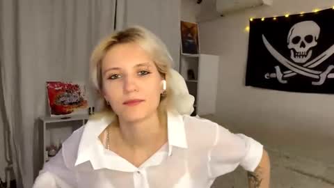 Mia online show from September 9, 5:23 pm