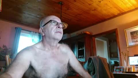 Snapshot of mauriceandre chatting on December 12, 12:33 pm Maurice online show from December 12, 12:33 pm