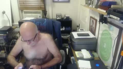 Snapshot of mauriceandre chatting on December 12, 11:47 pm Maurice online show from December 12, 11:47 pm