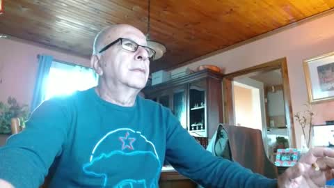 Snapshot of mauriceandre chatting on December 13, 1:55 pm Maurice online show from December 13, 1:55 pm